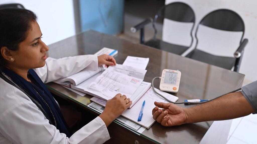 ВОЗ призывает правительства и партнеров удвоить усилия по созданию инклюзивных систем здравоохранения.